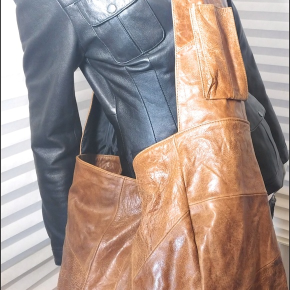 Oversize Leather Messenger Bag - Picture 6 of 7